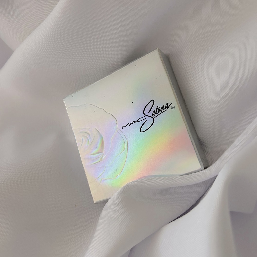 MAC • Selena Limited Edition NWT Highlighter